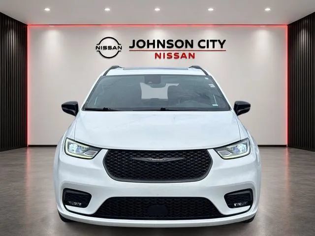 Used 2025 Chrysler Pacifica Limited FWD image 9