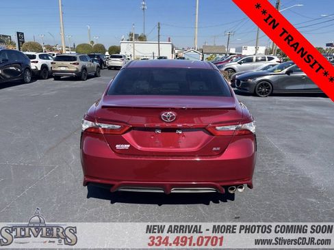 Used 2018 Toyota Camry SE image 6