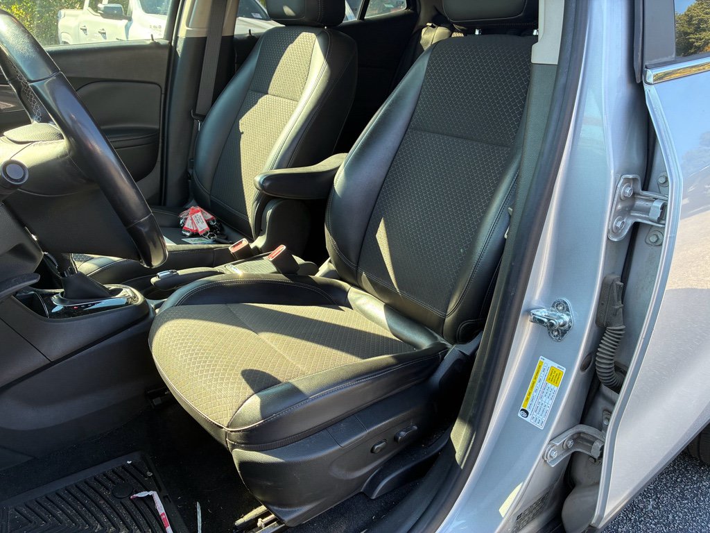 Used 2020 Buick Encore Preferred FWD image 6
