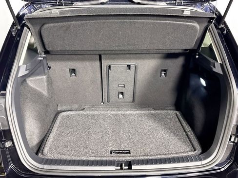 Certified 2025 Volkswagen Taos SE image 21