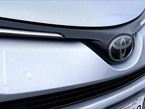 Used 2017 Toyota RAV4 XLE image 29