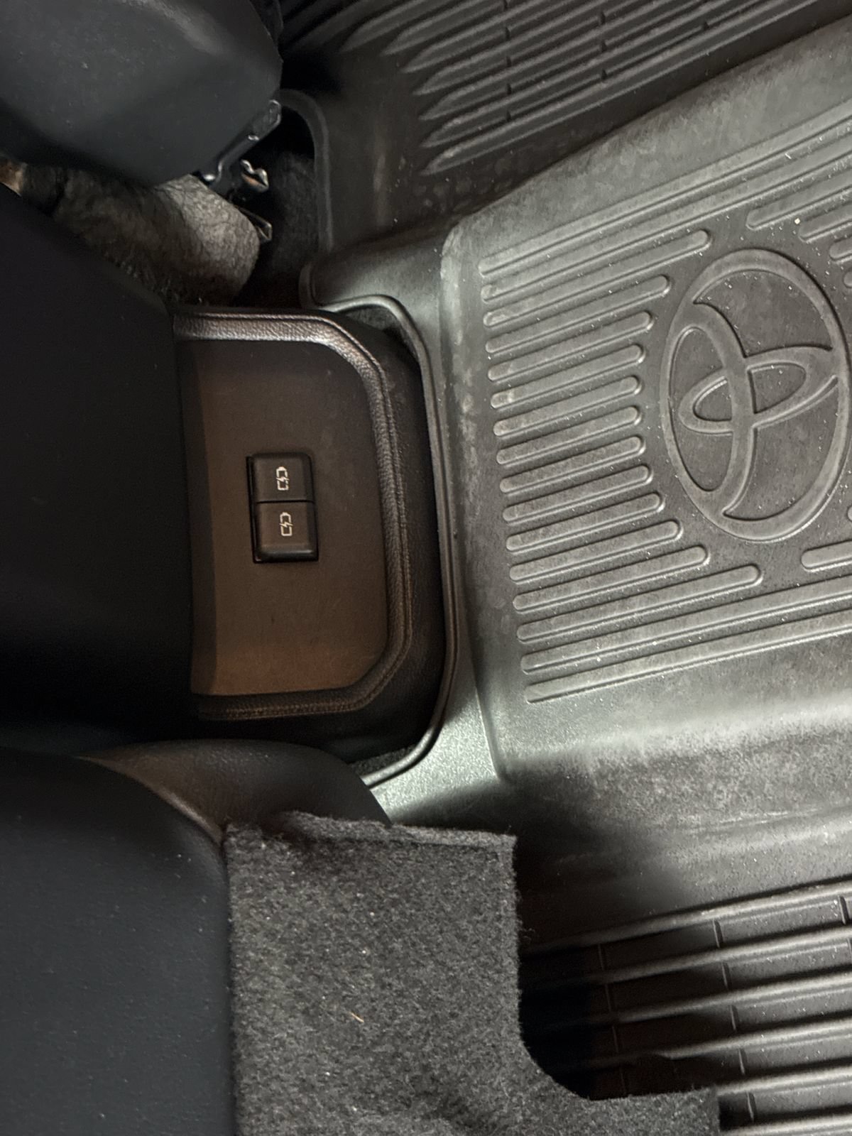 Used 2023 Toyota Highlander XLE FWD image 13