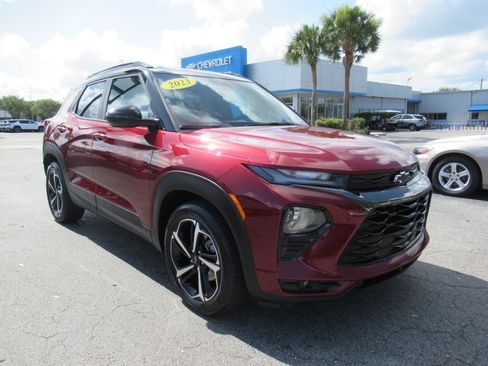 Used 2023 Chevrolet TrailBlazer RS w/ Sun and Liftgate Package FWD image 4