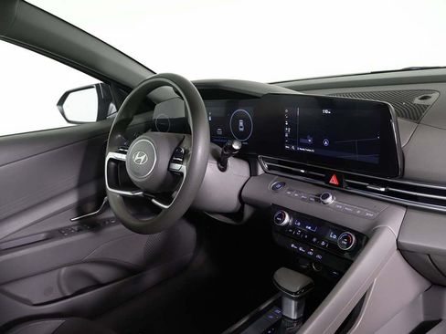 Used 2024 Hyundai Elantra SEL FWD image 30