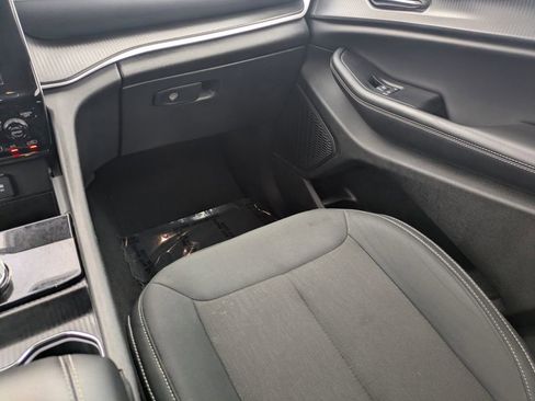 Used 2023 Jeep Grand Cherokee Laredo image 18