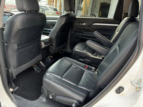 Used 2015 Toyota Highlander XLE image 12
