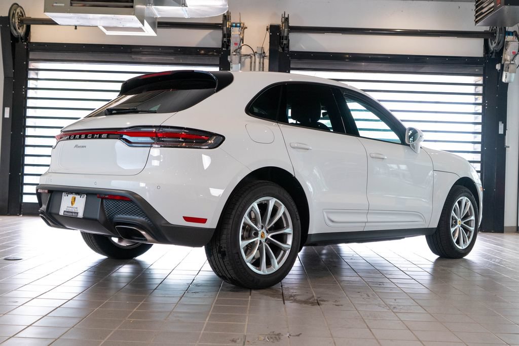 Certified 2026 Porsche Macan AWD/4WD image 9