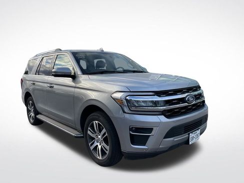 Used 2023 Ford Expedition Limited image 2