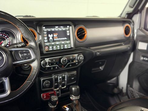 Used 2022 Jeep Gladiator Mojave w/ Cold Weather Group AWD/4WD image 16