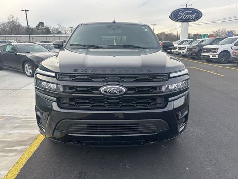 Used 2023 Ford Expedition Limited image 2