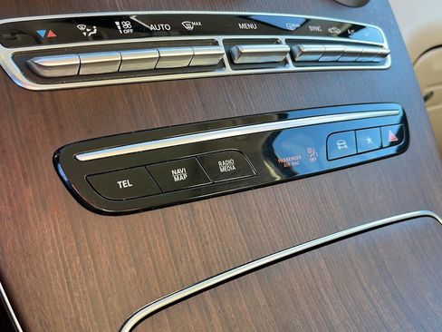 Used 2021 Mercedes-Benz GLC 300 4MATIC w/ Premium Package image 18