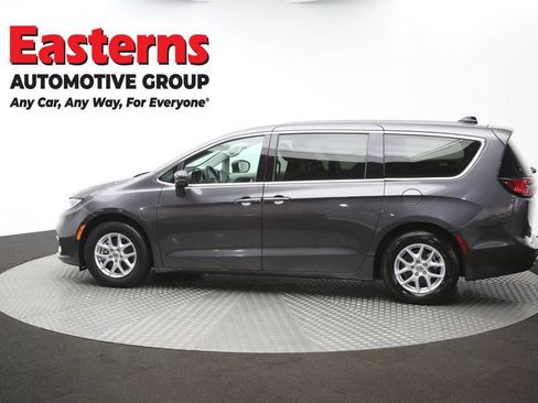 Used 2023 Chrysler Pacifica Touring-L FWD image 62