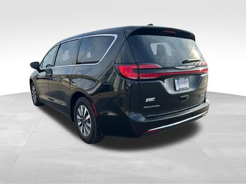 Used 2022 Chrysler Pacifica Touring-L image 3