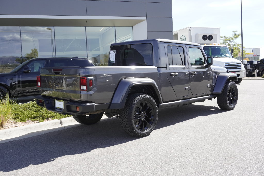 Used 2025 Jeep Gladiator Sport AWD/4WD image 4