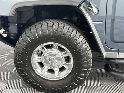 Used 2005 HUMMER H2 w/ Preferred Equipment Group image 12