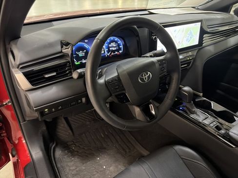 Used 2025 Toyota Camry XSE FWD image 9