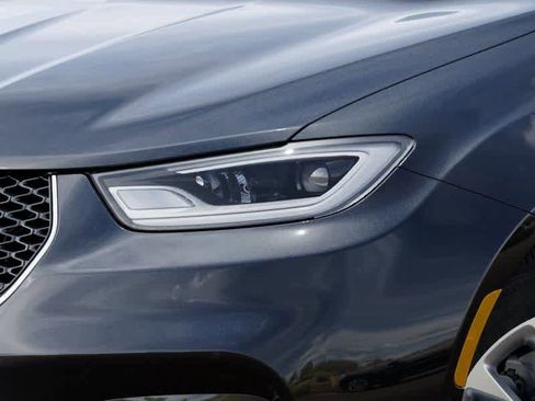 Used 2026 Chrysler Pacifica Select AWD/4WD image 10