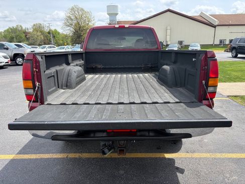 Used 2004 GMC Sierra 2500 SLE w/ Skid Plate Package AWD/4WD image 8