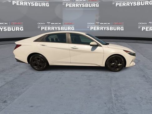 Used 2021 Hyundai Elantra SEL w/ Convenience Package FWD image 9