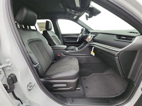 New 2026 Jeep Grand Cherokee Altitude RWD image 24
