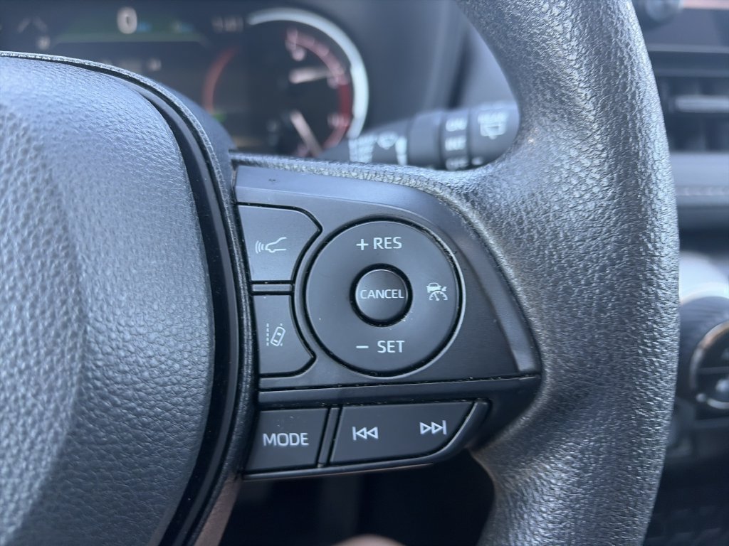Used 2025 Toyota RAV4 XLE FWD image 19