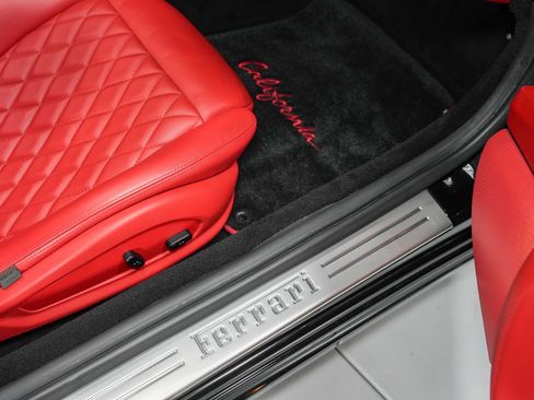 Used 2010 Ferrari California RWD image 37