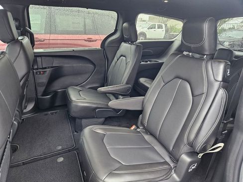 New 2026 Chrysler Pacifica Select image 29