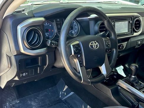 Used 2016 Toyota Tacoma SR5 w/ SR5 Appearance Package (SN) RWD image 12