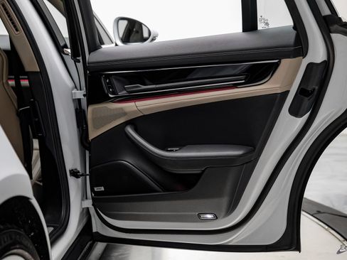 Used 2025 Porsche Panamera w/ Premium Package image 84