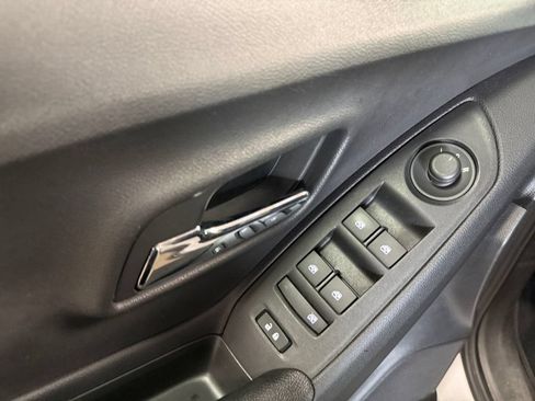 Used 2019 Chevrolet Trax LT w/ Driver Confidence Package FWD image 26