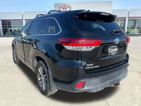 Used 2018 Toyota Highlander XLE AWD/4WD image 3