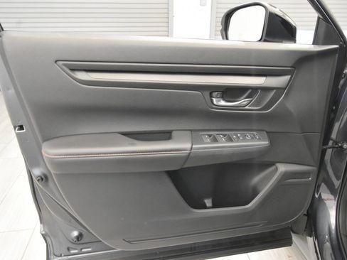 Used 2025 Honda CR-V Sport image 13