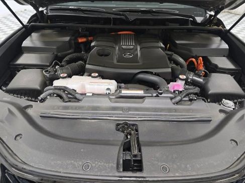 Used 2025 Lexus LX 700h F Sport image 33