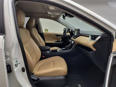 Used 2021 Toyota RAV4 XLE Premium AWD/4WD image 24