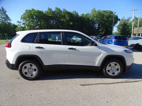Used 2017 Jeep Cherokee 4WD Sport image 34