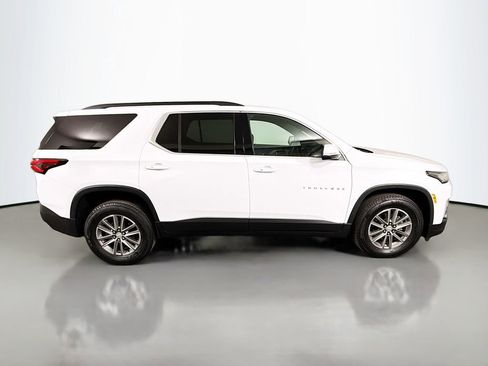 Used 2024 Chevrolet Traverse LT image 8