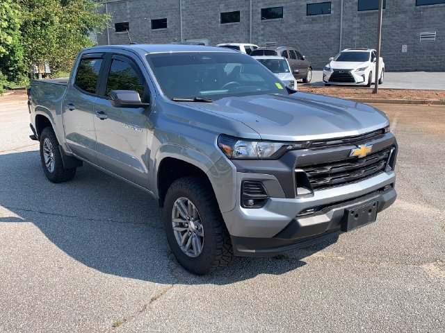 Used 2024 Chevrolet Colorado LT w/ LT Convenience Package RWD image 3