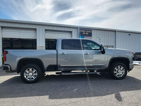 Used 2024 Chevrolet Silverado 2500 High Country w/ High Country Premium Package AWD/4WD image 6