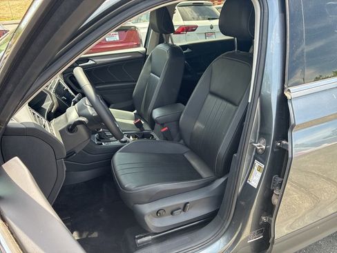 Used 2024 Volkswagen Tiguan SE AWD/4WD image 16