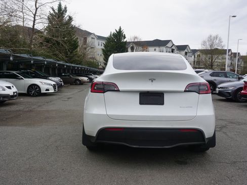 Used 2020 Tesla Model Y Long Range image 5