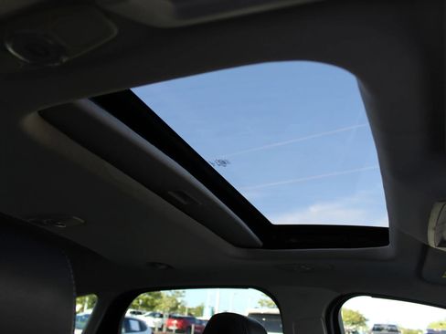 Used 2014 Ford Focus Titanium FWD image 28