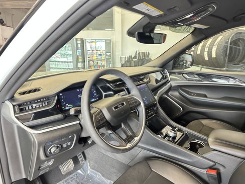 Used 2023 Jeep Grand Cherokee Trailhawk image 21