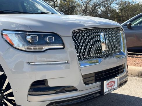 Used 2024 Lincoln Navigator Reserve image 3