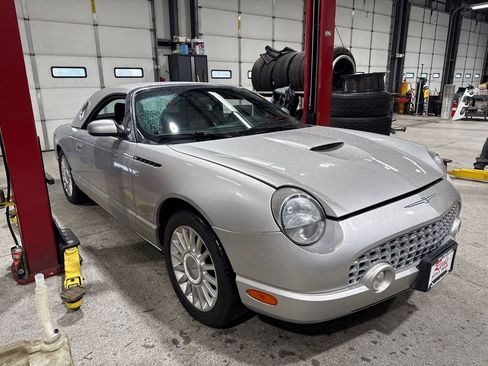 Used 2004 Ford Thunderbird image 32
