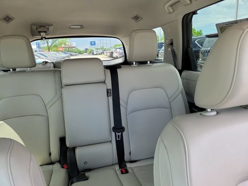 Used 2023 Nissan Pathfinder SL AWD/4WD image 11