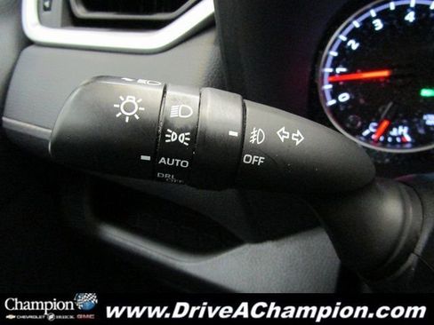 Used 2021 Toyota RAV4 XLE w/ Convenience Package image 24