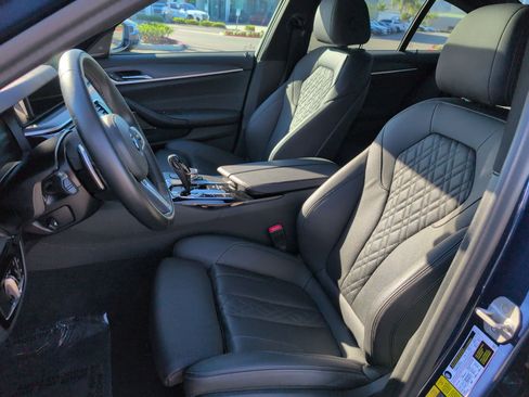 Used 2023 BMW 530e w/ M Sport Package image 16