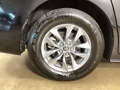 Used 2025 Toyota Sienna XLE FWD image 39