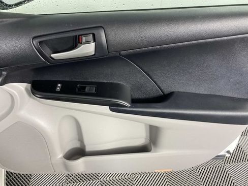 Used 2012 Toyota Camry LE FWD image 23