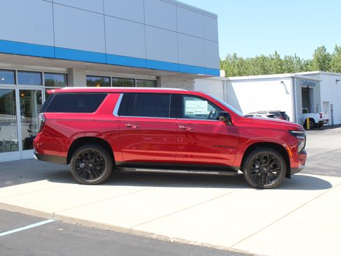 New 2026 Chevrolet Suburban Premier AWD/4WD image 3